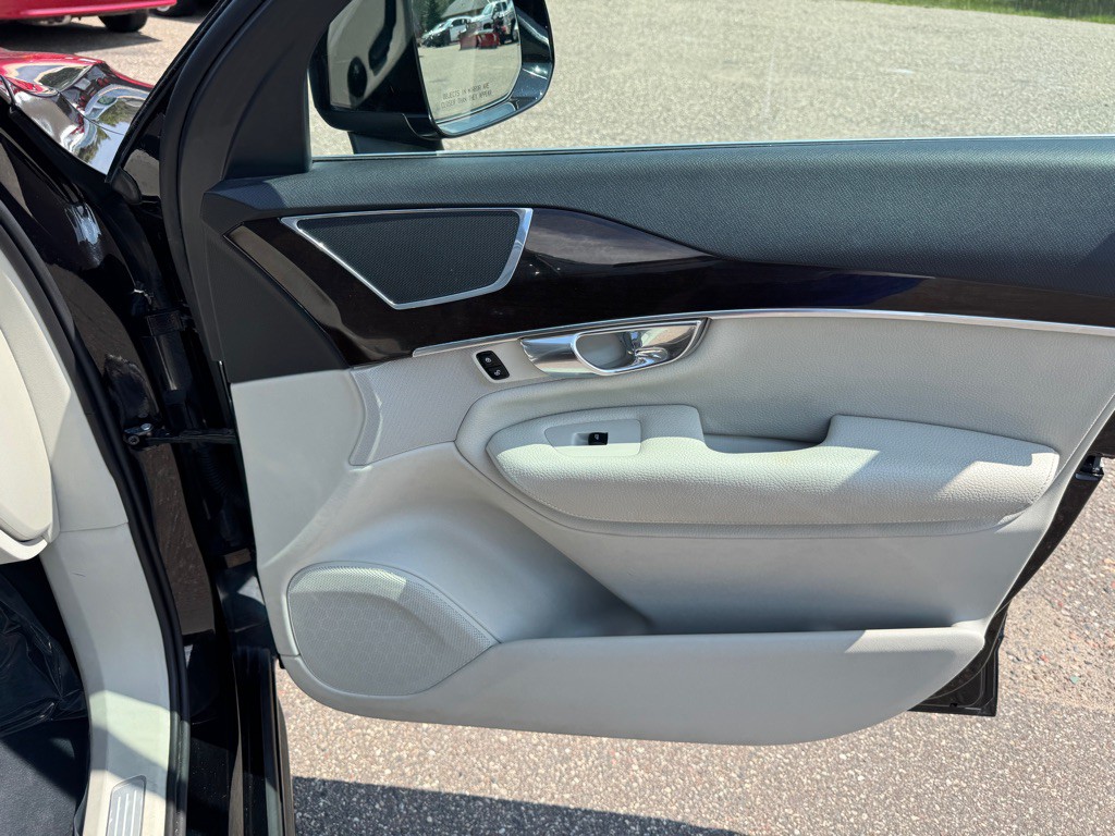 2017 Volvo XC90 Image 35