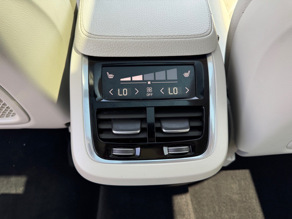 2017 Volvo XC90 Image 36