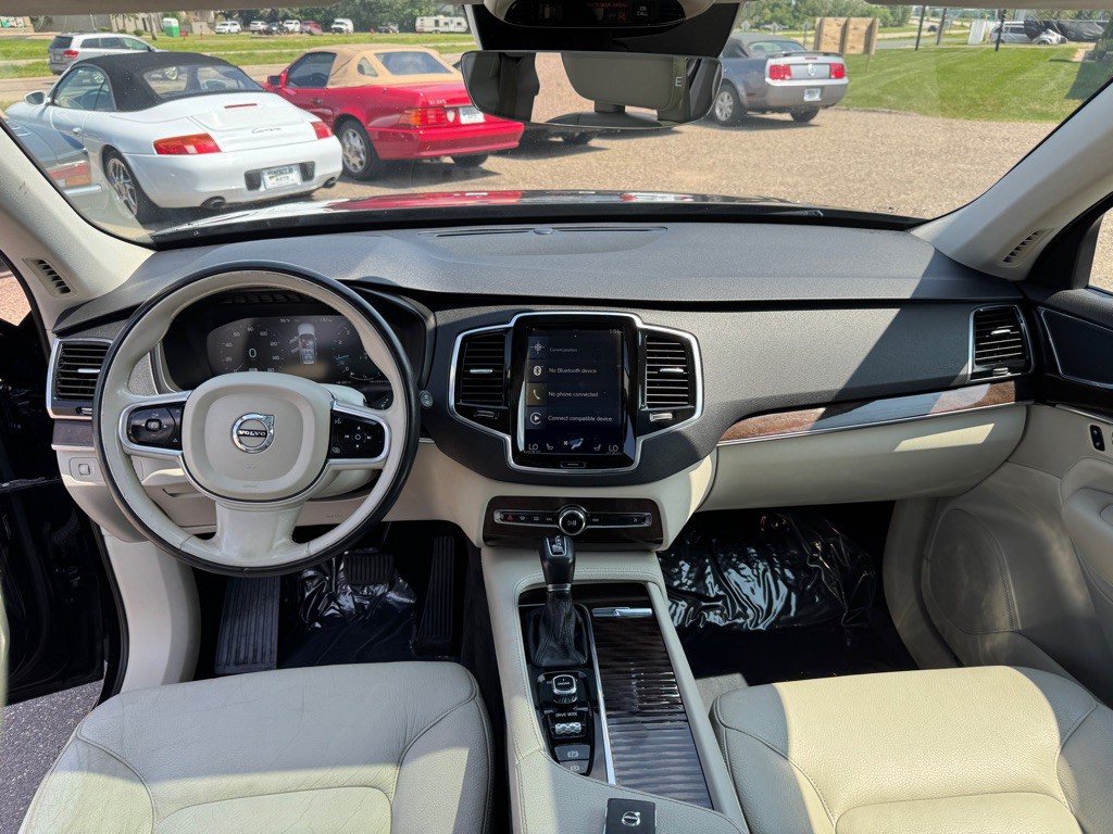 2017 Volvo XC90 Image 37