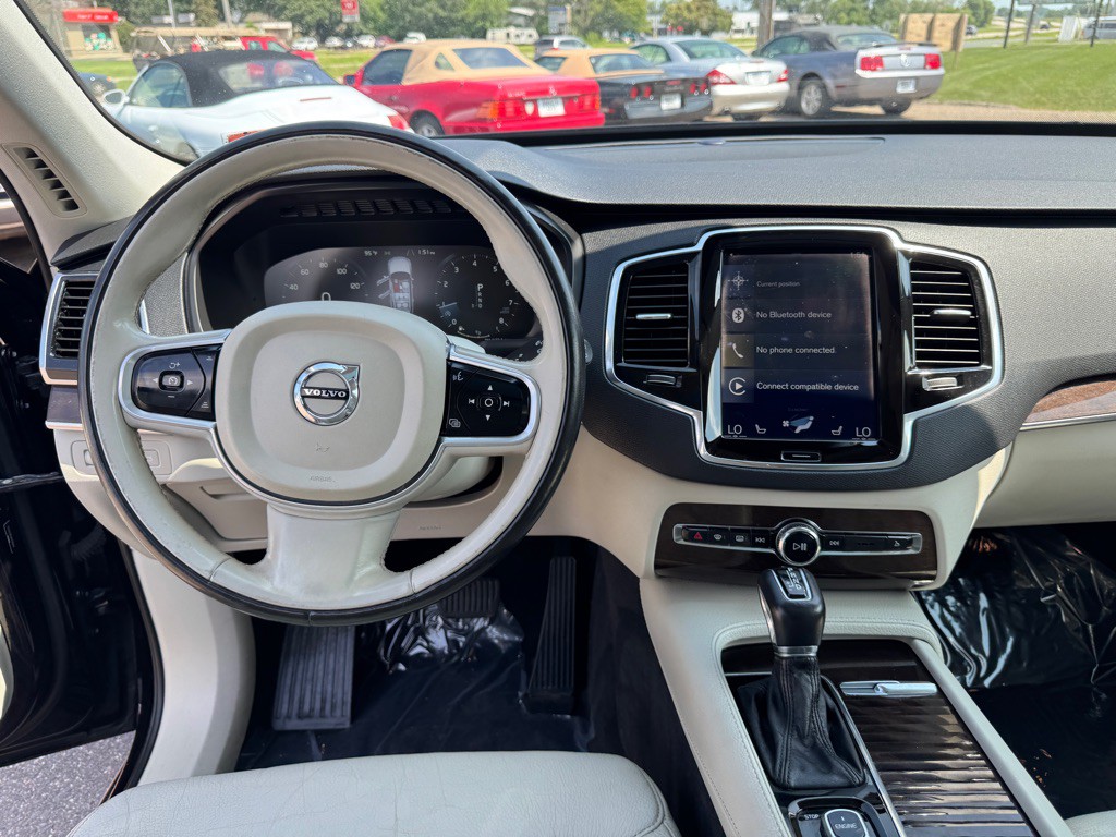 2017 Volvo XC90 Image 38