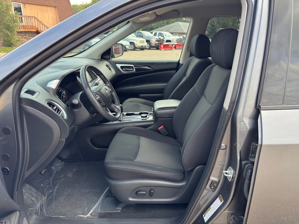 2018 Nissan Pathfinder Image 16
