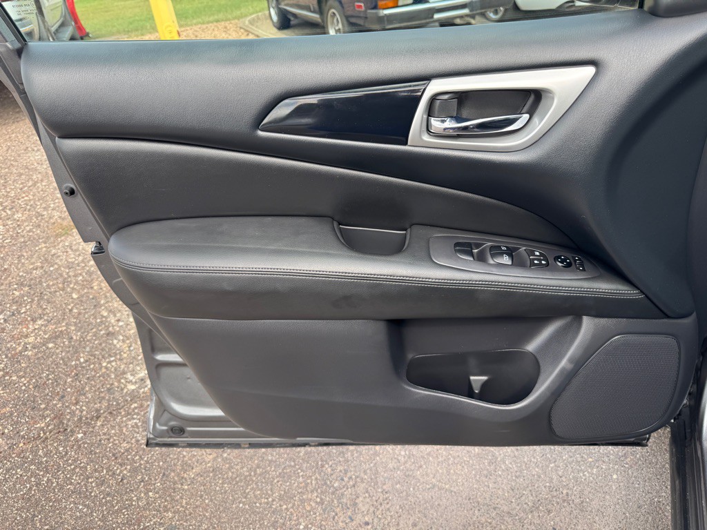 2018 Nissan Pathfinder Image 19