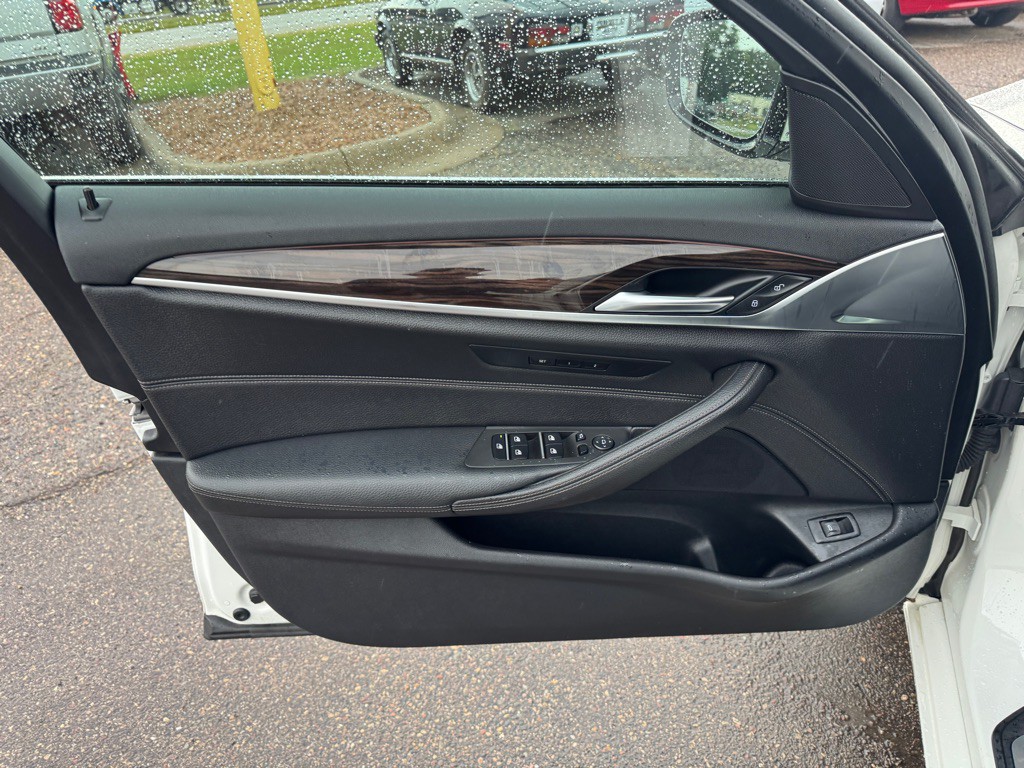 2018 BMW 5 Series Image 19