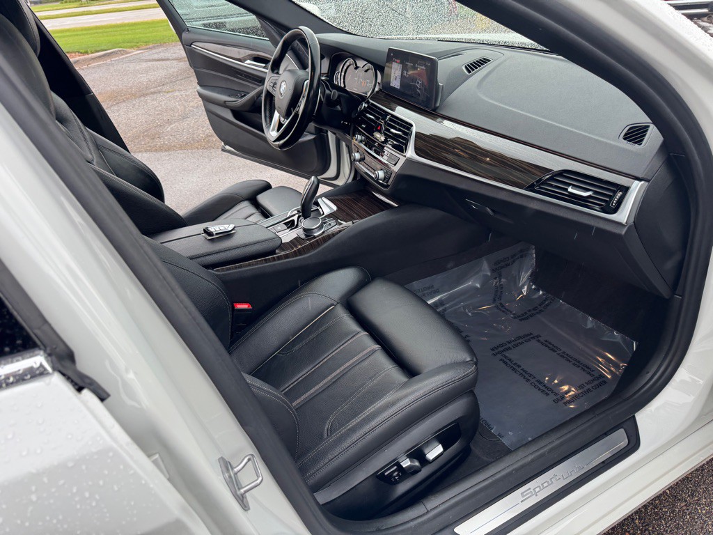 2018 BMW 5 Series Image 28
