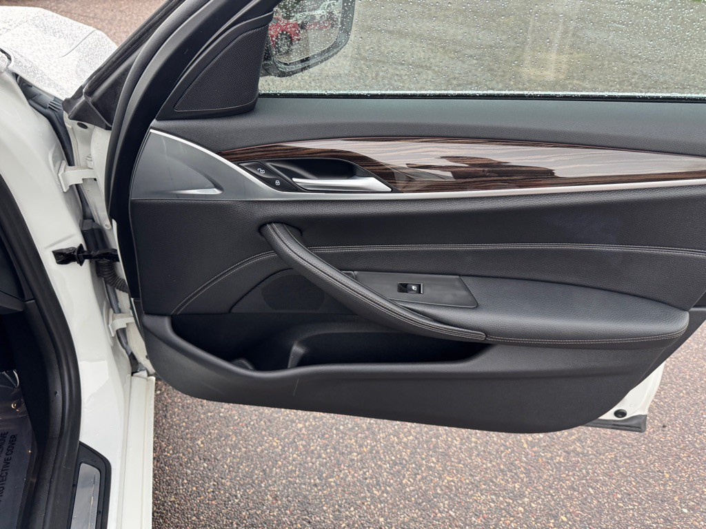 2018 BMW 5 Series Image 30