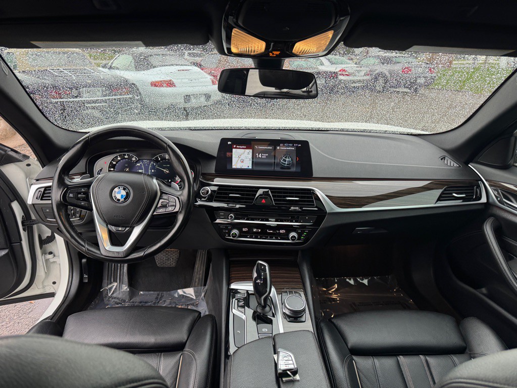 2018 BMW 5 Series Image 32
