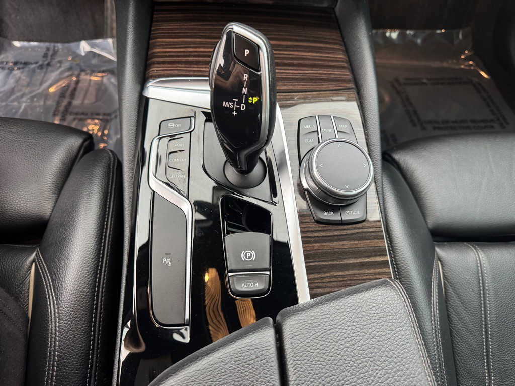 2018 BMW 5 Series Image 36