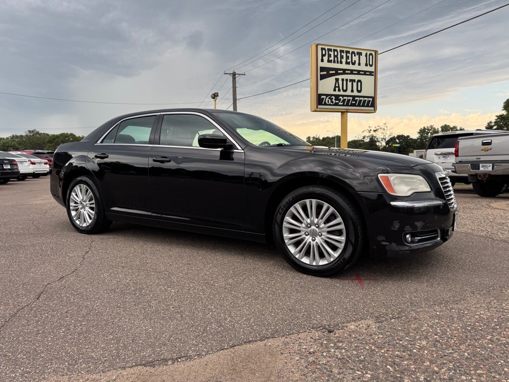 2014 Chrysler 300 Image 2