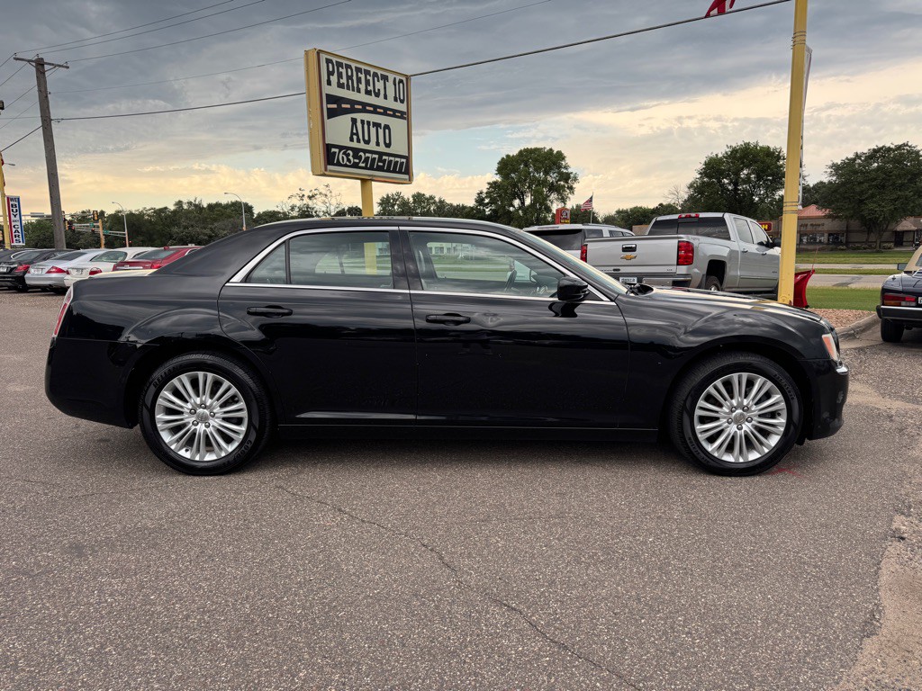 2014 Chrysler 300 Image 3