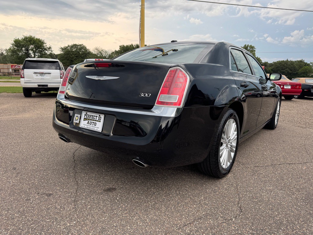 2014 Chrysler 300 Image 5