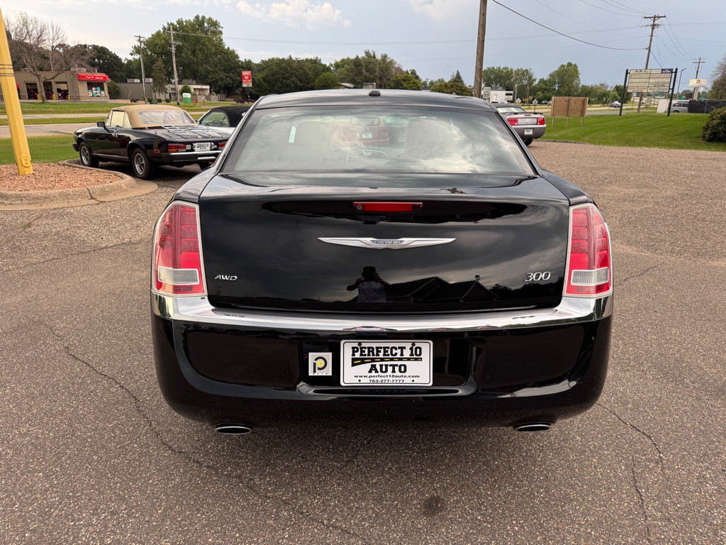 2014 Chrysler 300 Image 6