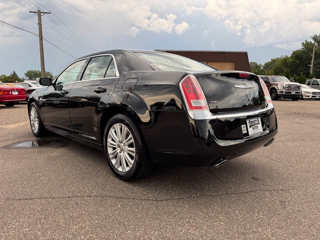 2014 Chrysler 300 Image 7