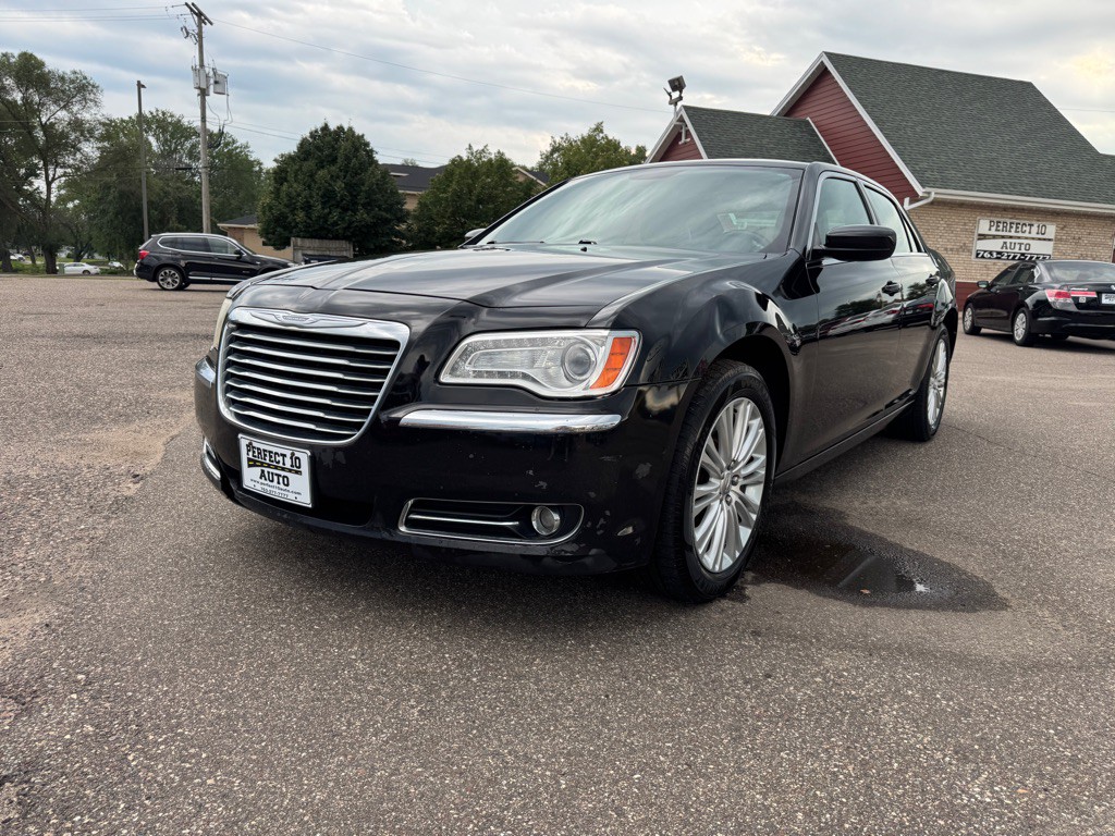 2014 Chrysler 300 Image 11