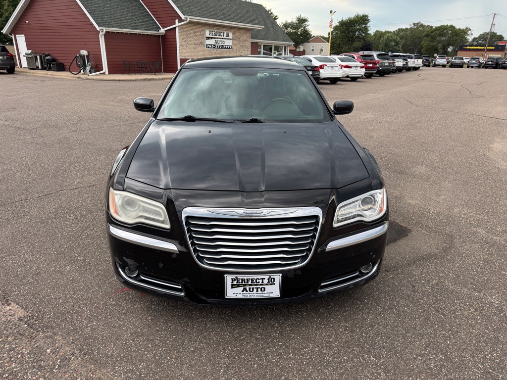 2014 Chrysler 300 Image 12