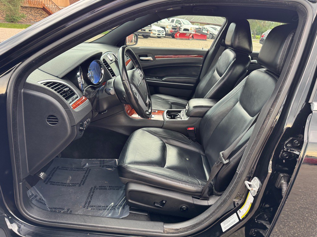 2014 Chrysler 300 Image 15
