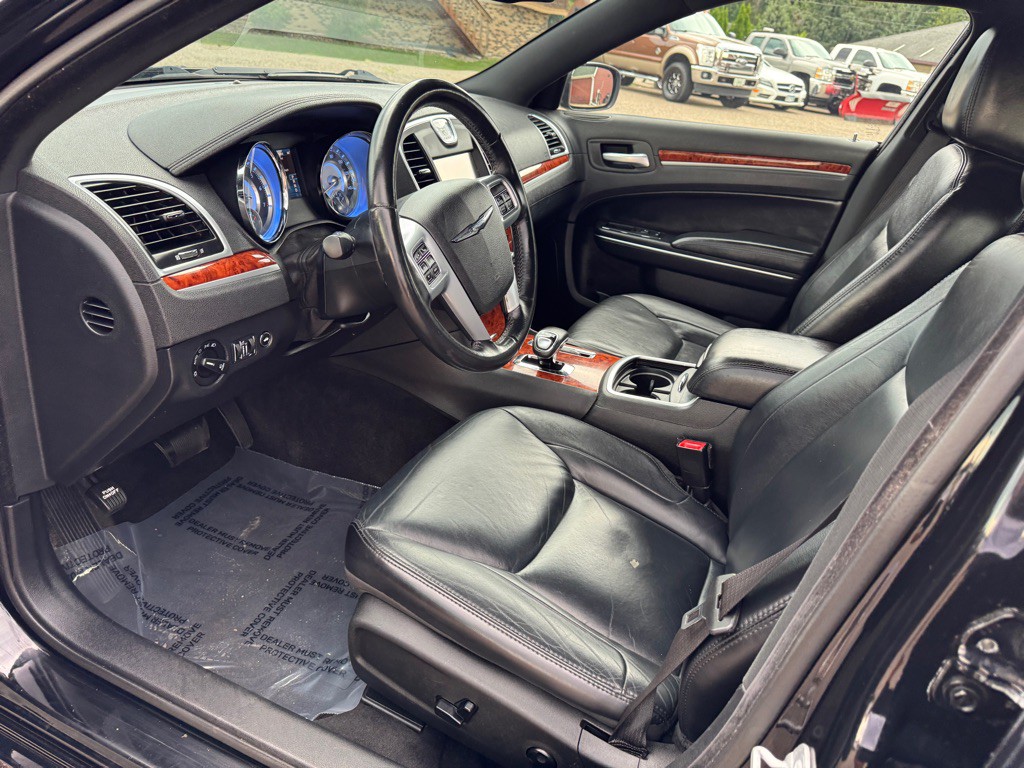 2014 Chrysler 300 Image 16