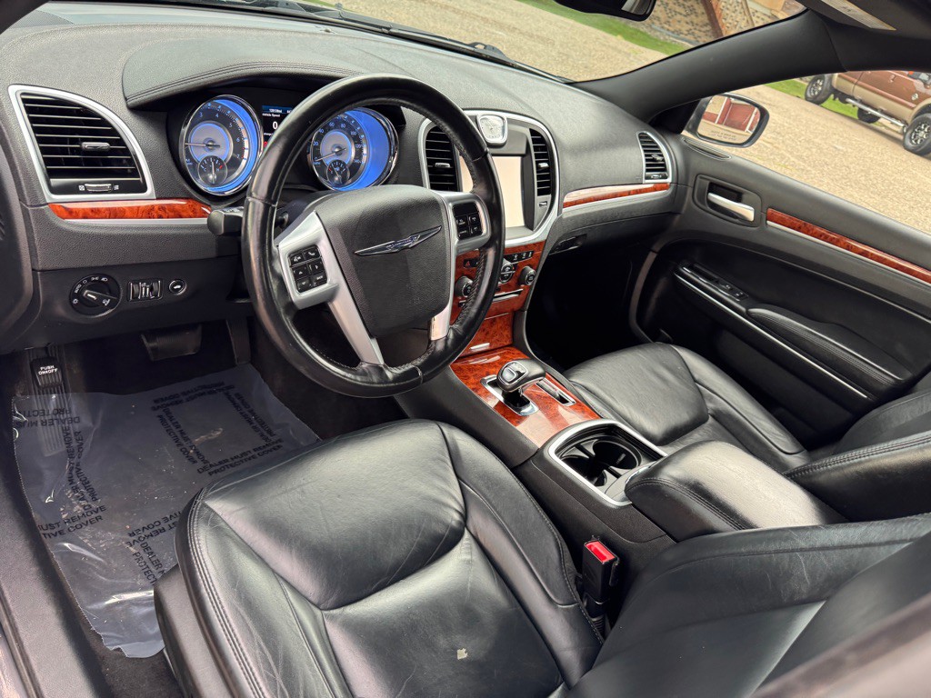 2014 Chrysler 300 Image 17