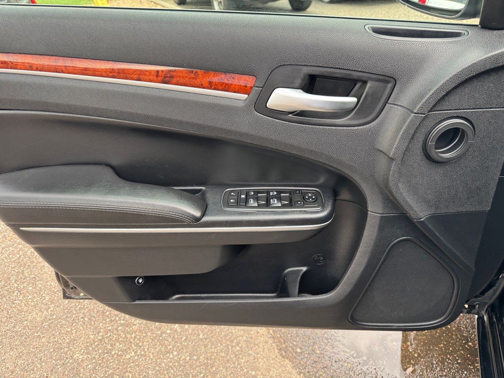 2014 Chrysler 300 Image 18
