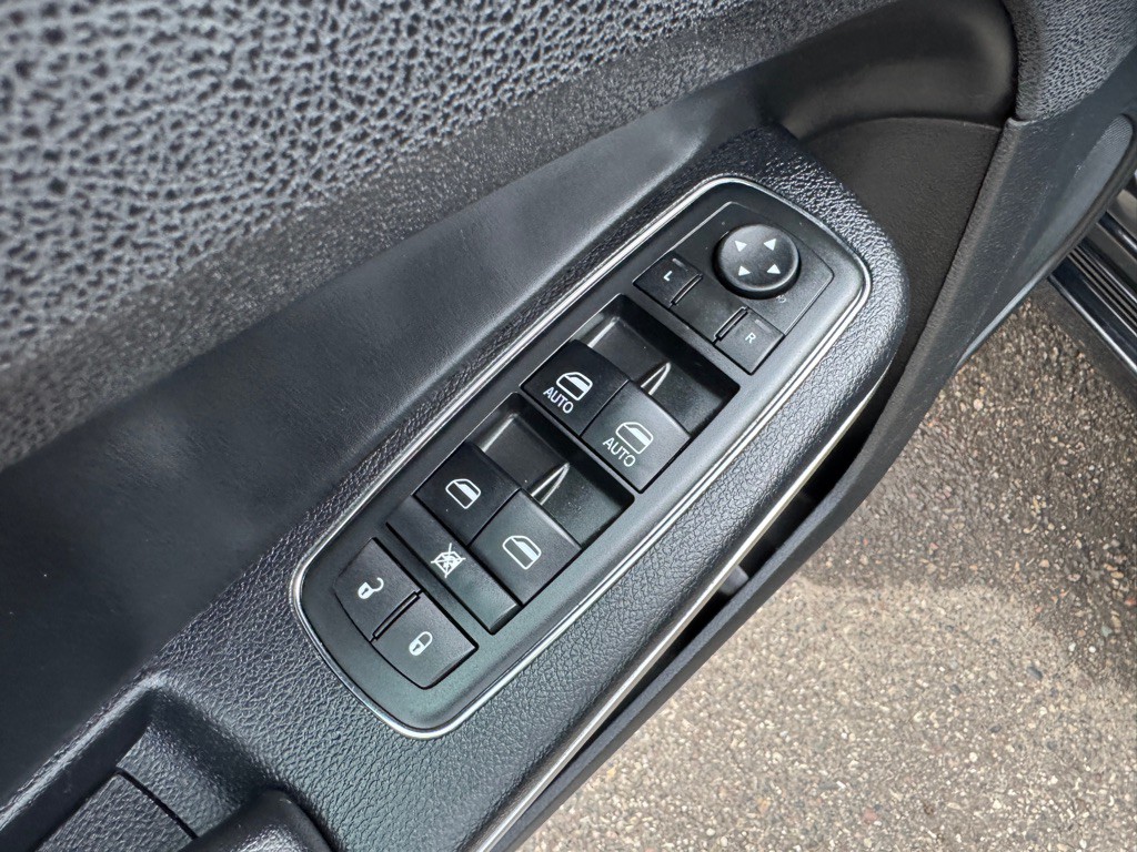 2014 Chrysler 300 Image 19