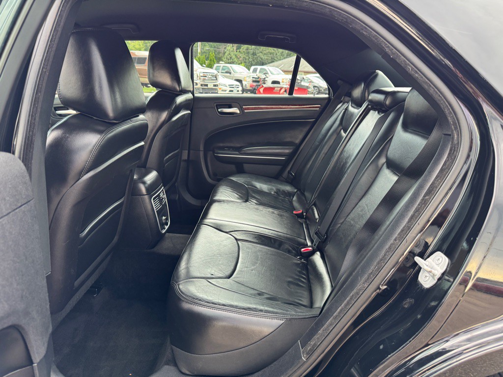 2014 Chrysler 300 Image 20