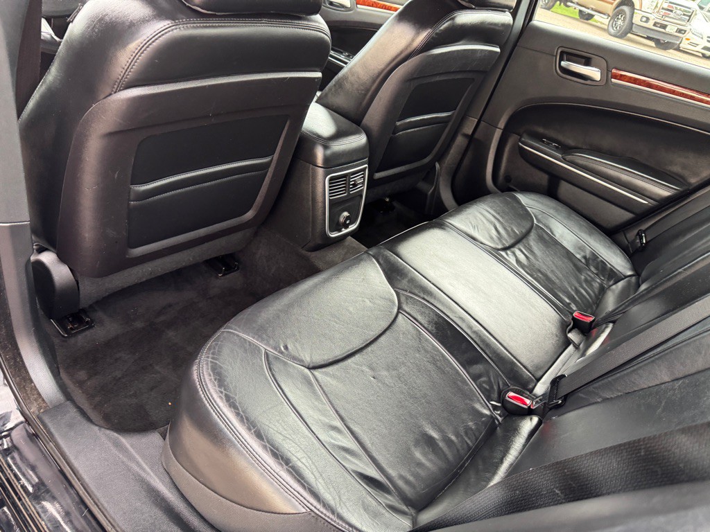 2014 Chrysler 300 Image 21