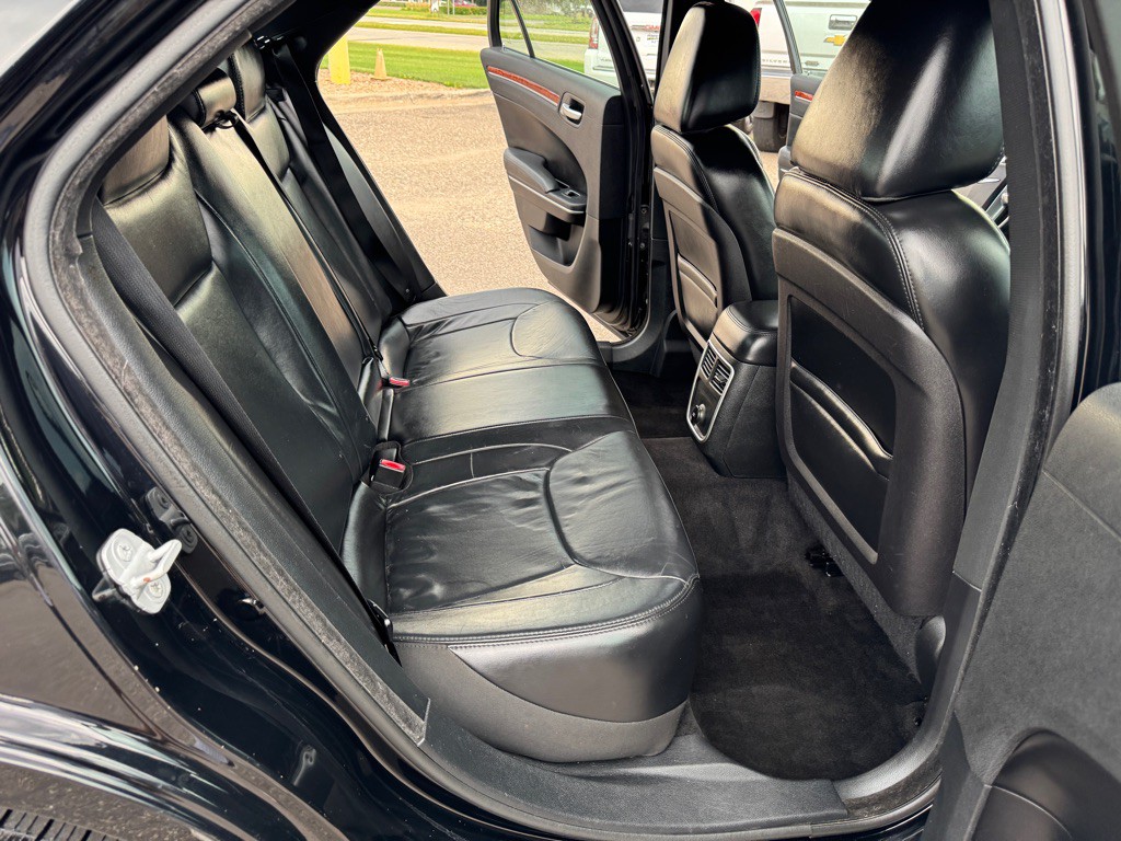 2014 Chrysler 300 Image 23