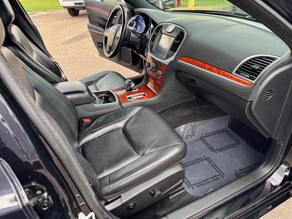 2014 Chrysler 300 Image 27