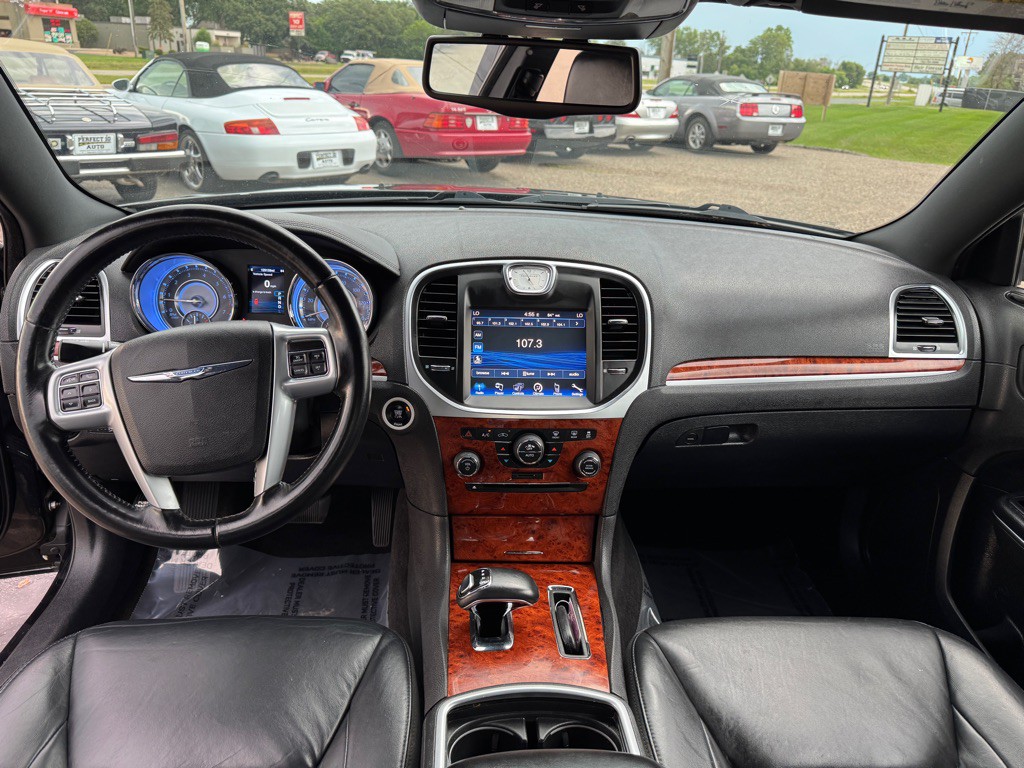 2014 Chrysler 300 Image 30