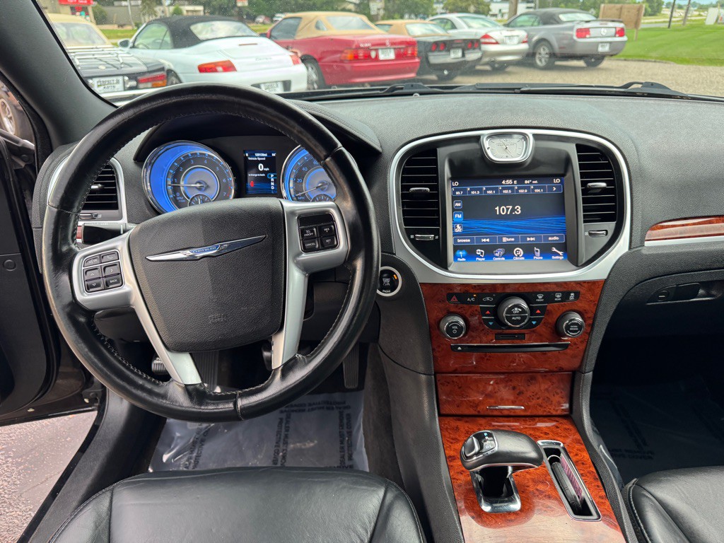 2014 Chrysler 300 Image 31