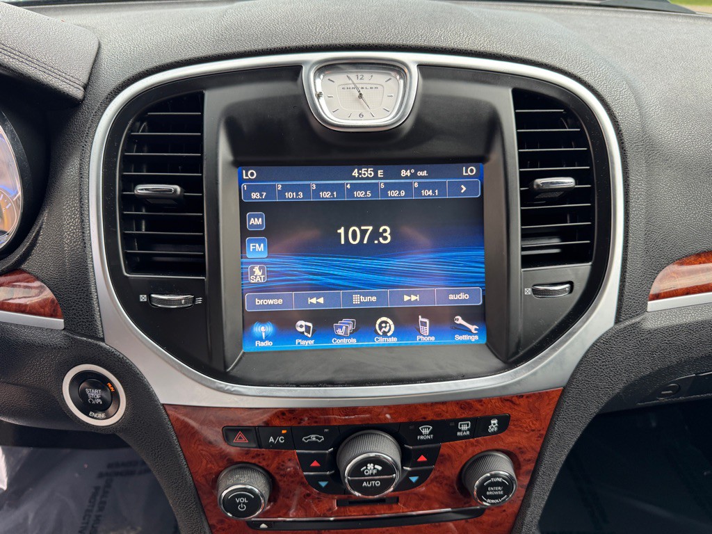 2014 Chrysler 300 Image 35