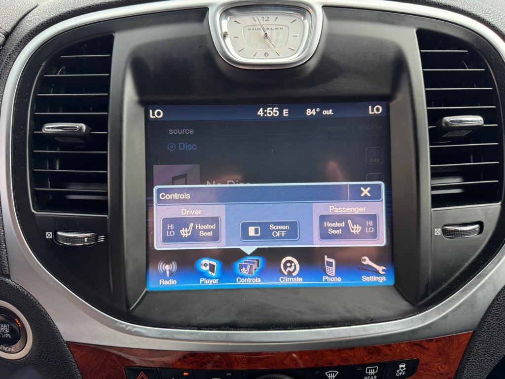 2014 Chrysler 300 Image 36