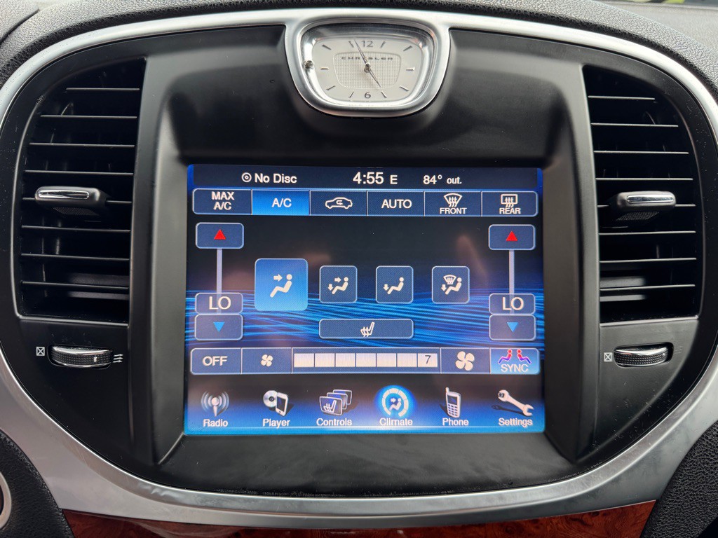 2014 Chrysler 300 Image 37