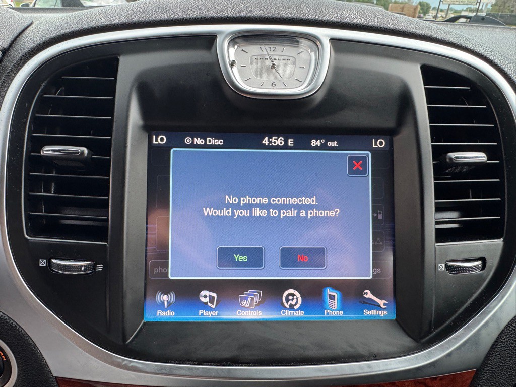 2014 Chrysler 300 Image 38