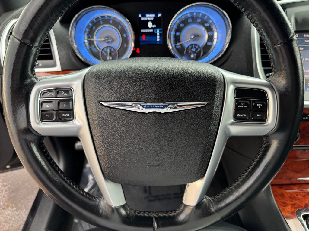 2014 Chrysler 300 Image 39