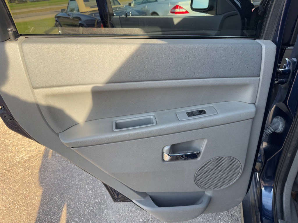 2005 Jeep Grand Cherokee Image 23