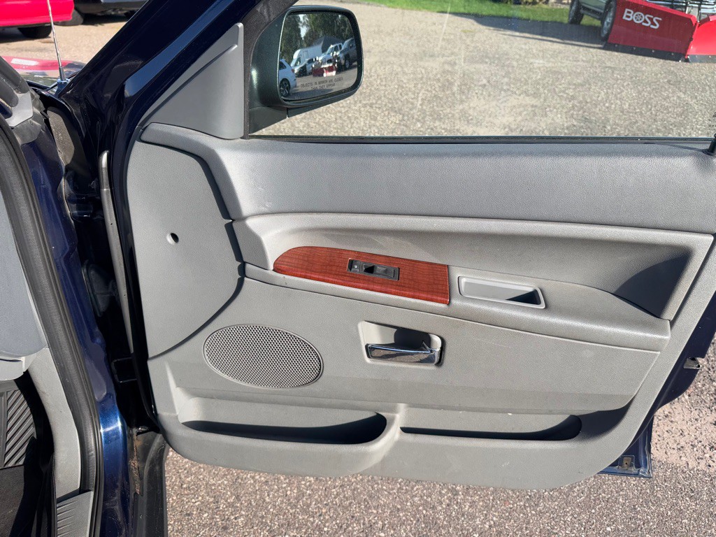 2005 Jeep Grand Cherokee Image 32