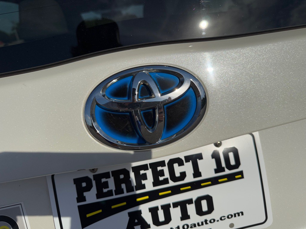 2012 Toyota Prius Image 13
