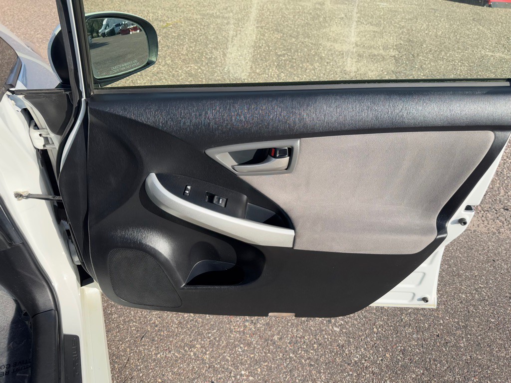 2012 Toyota Prius Image 31