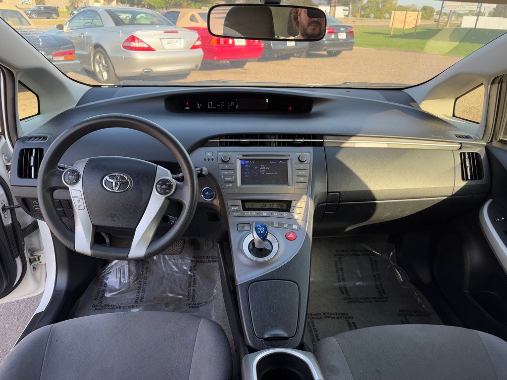 2012 Toyota Prius Image 32