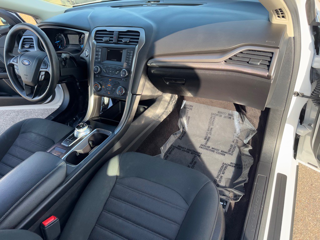 2017 Ford Fusion Image 28