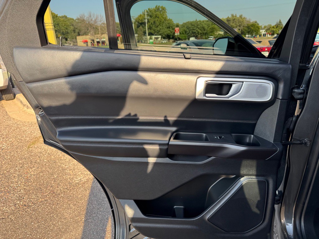 2020 Ford Explorer Image 24