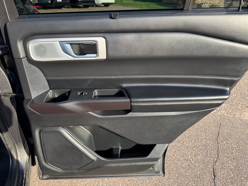 2020 Ford Explorer Image 32