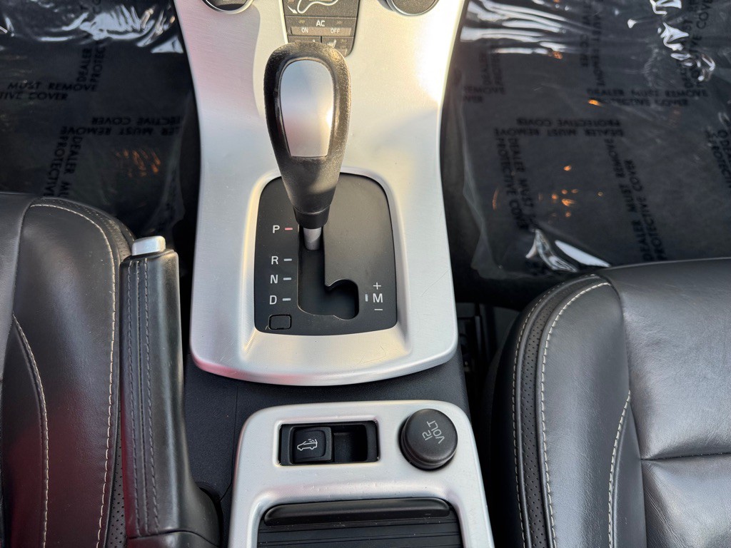 2012 Volvo C70 Image 37
