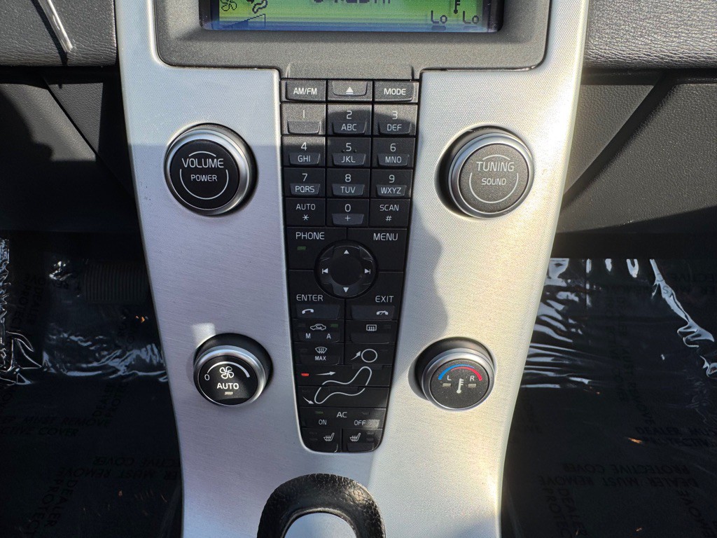 2012 Volvo C70 Image 38