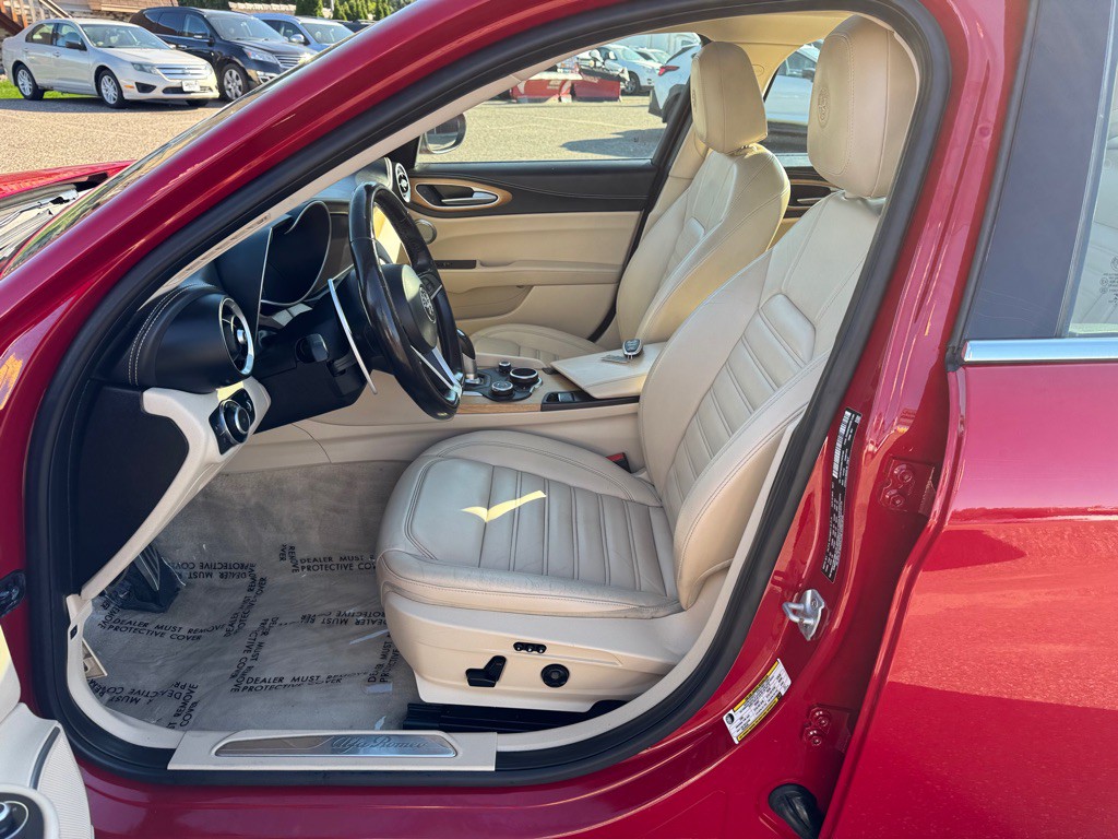 2018 Alfa Romeo Giulia Image 16