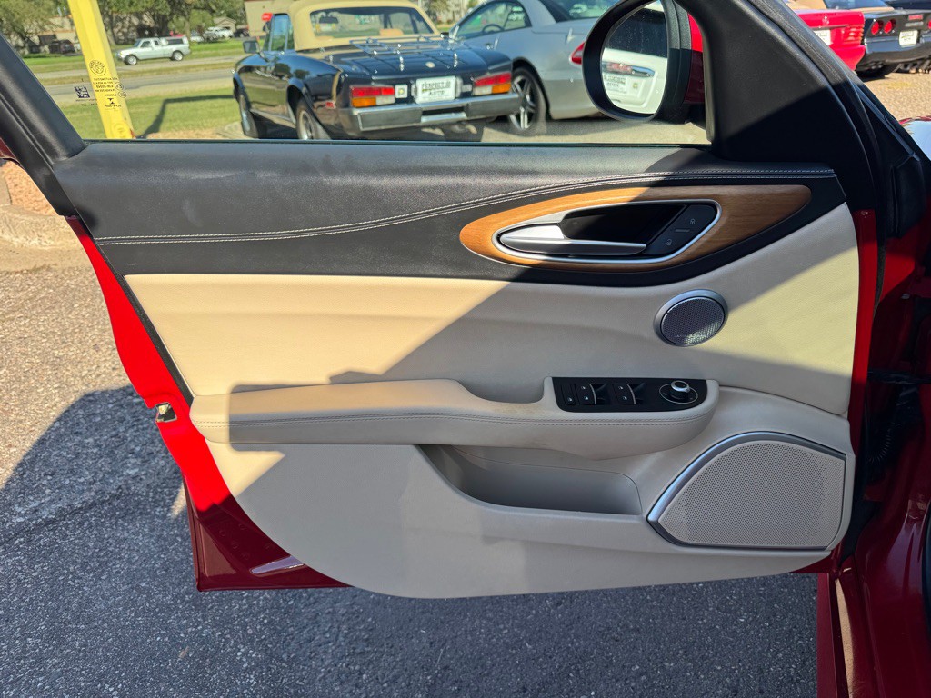 2018 Alfa Romeo Giulia Image 19