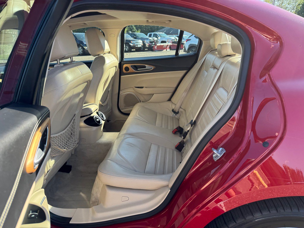 2018 Alfa Romeo Giulia Image 21
