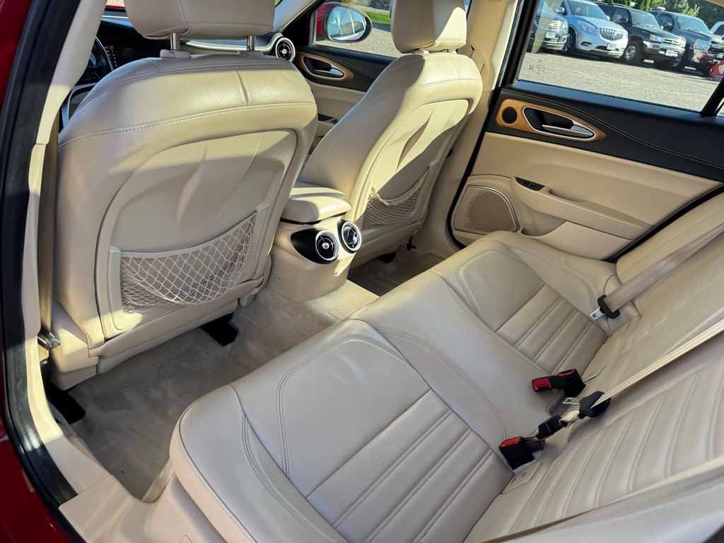 2018 Alfa Romeo Giulia Image 22
