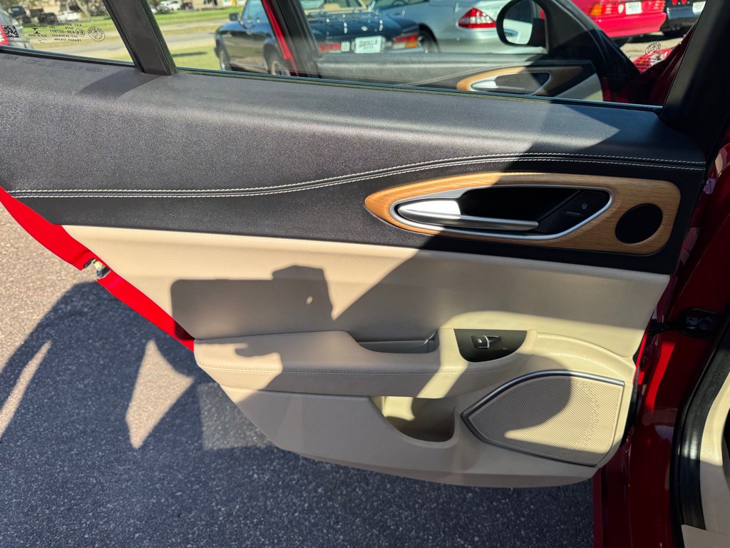 2018 Alfa Romeo Giulia Image 23
