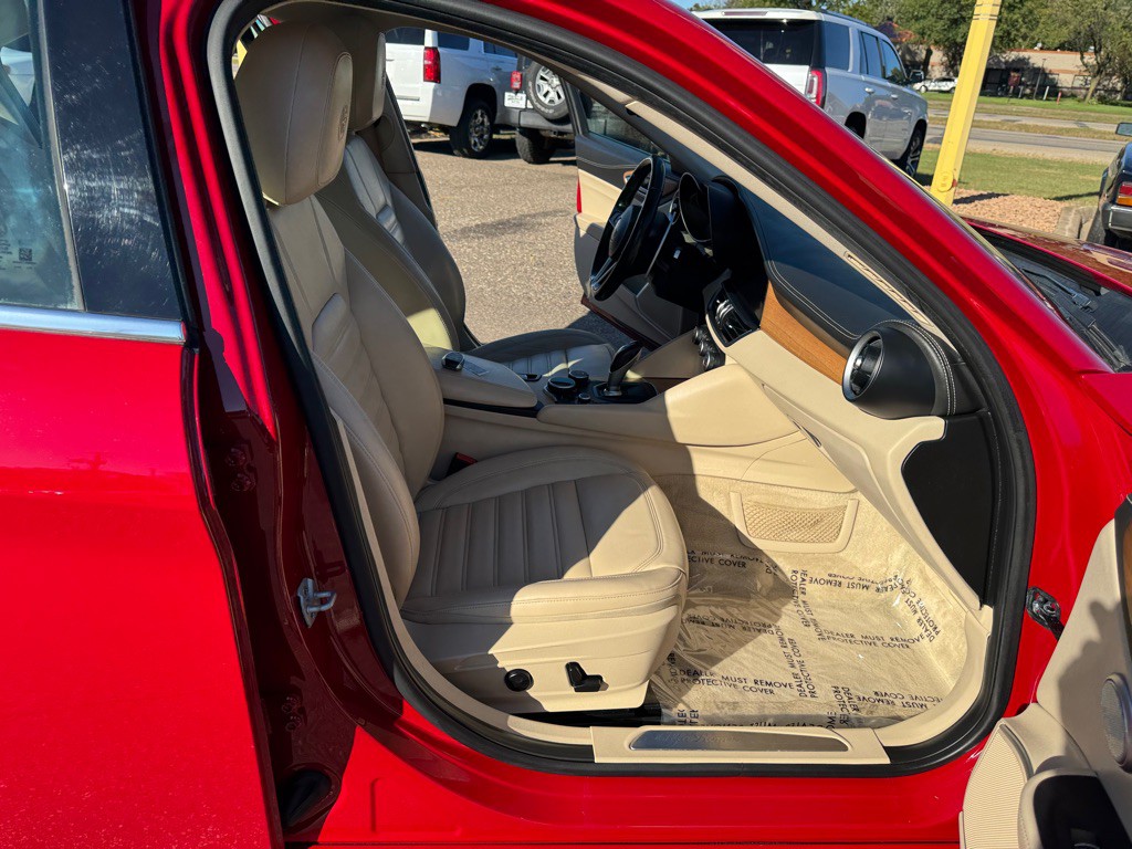 2018 Alfa Romeo Giulia Image 27